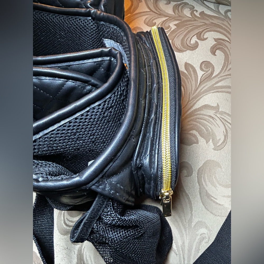 Quilted Black Faux Leather & Gold Accents Tush Baby, Baby/Child Carrier/Seat - Picture 7 of 16